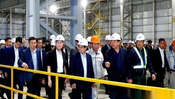 455只手在越南国会举了起来，只有4票反对。

决议通过：废掉全国用了上百年的老