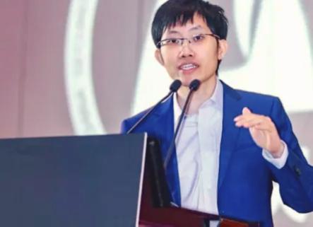 不到一年，被捧上神坛的"英雄"成了"人人喊打的过街老鼠"，国家是时候出手管管AI