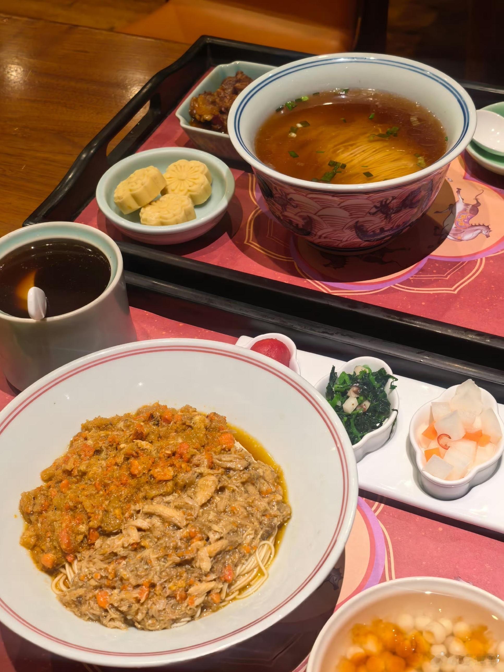 午餐时间终于到了，吃完美美的补个觉，然后去买个彩票 