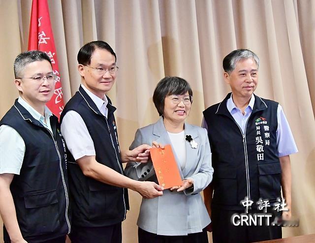 民进党当局针对媒体人矢板明夫遭港籍男子殴打事件，上纲至两岸关系层级，更直接定调是
