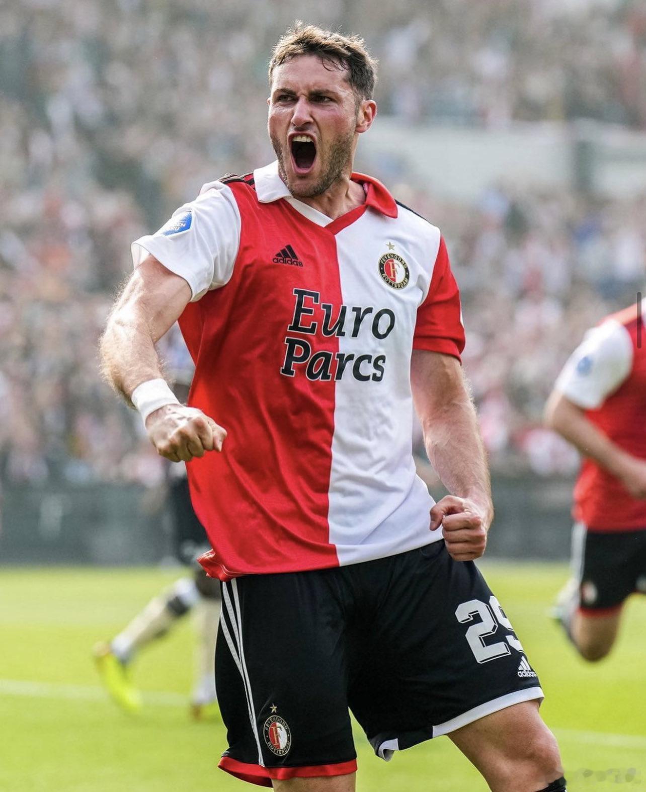 关于AC米兰球员圣地亚哥·吉梅内斯的转会传闻：1. 球员过往高光与转会背景￼￼￼