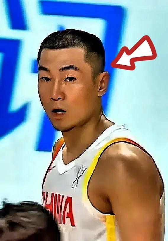 男篮赛场，杀出个“斗牛犬”高诗岩！
 
看男篮亚洲杯，大半赛程下来，除了血染赛场
