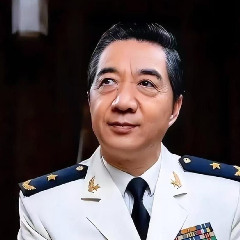 我就在华强北转了一圈，发现满街都是金发碧眼的老外。

他们不是来旅游的，是来扫货