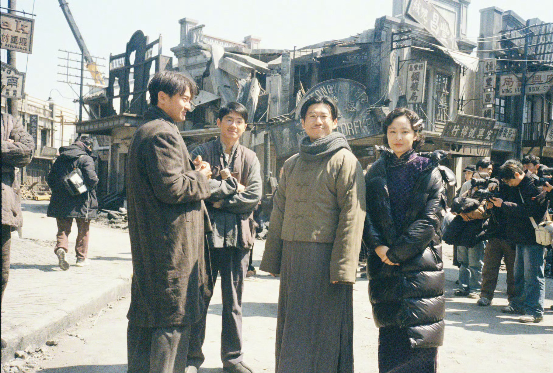 南京照相馆未曝光片场照释出，电影《南京照相馆》入选21世纪最具影响力的华语电影 