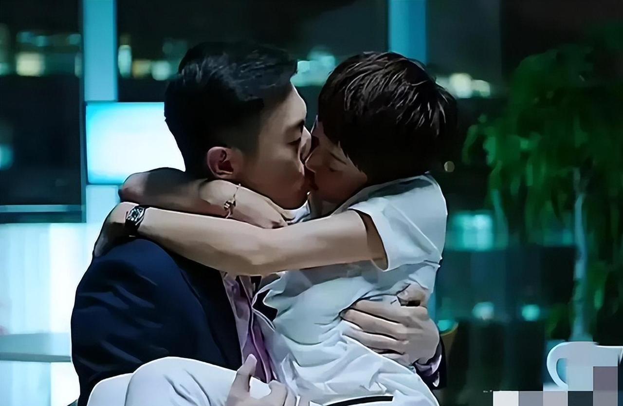 一次节目，主持人问马伊琍：“你和朱亚文那么多场吻戏，又在哺乳期，会不会很尴尬。”