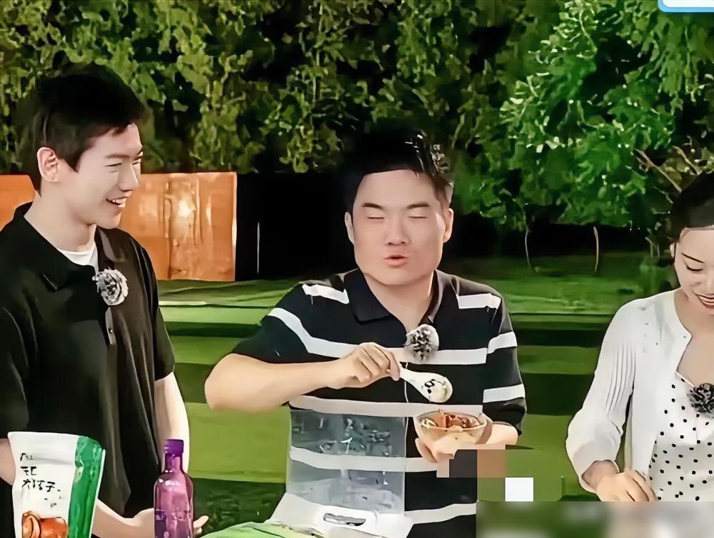 宇辉这回在直播里说漏嘴了，大家才知道他为啥老不想回老家。

我可太懂这种感受了，