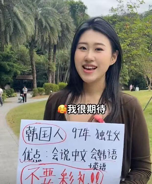 天涯何处无芳草，何必只在身边找，地球村都讲这么多年了，去隔壁村看看嘛……单身的兄