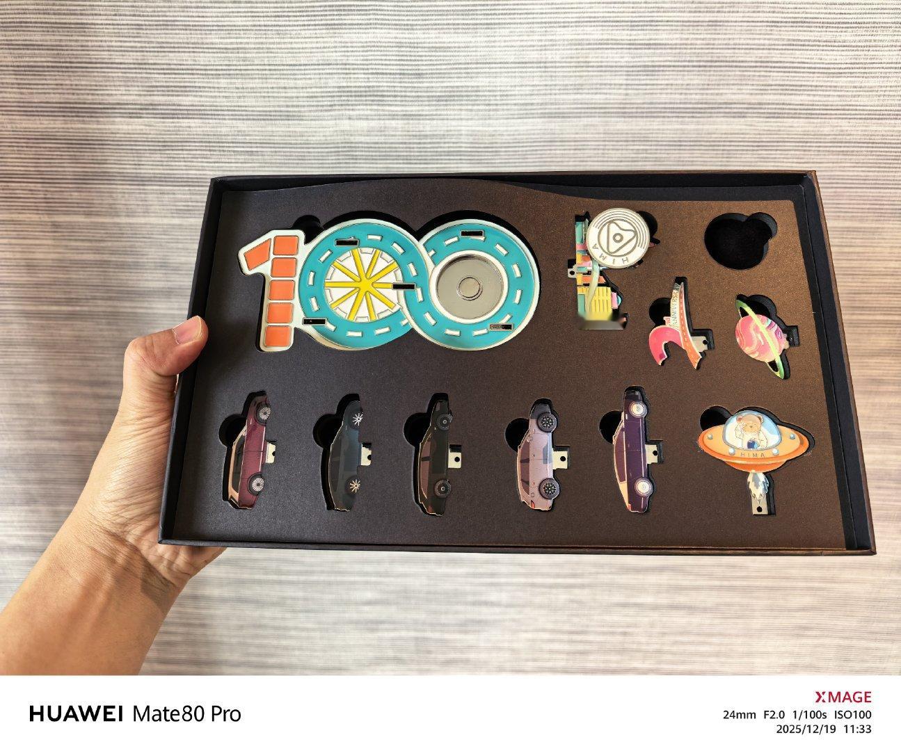 周末快乐，去深圳参加鸿蒙智行活动了！给大家抽个冰箱贴