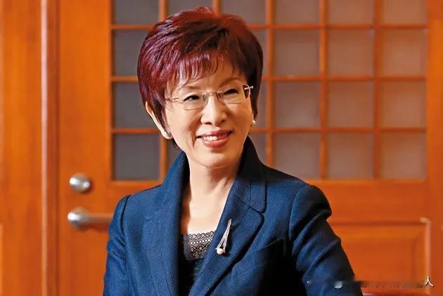 洪秀柱在杭州明确表示，两岸和平必须建立在国家统一的基础上。很多人以为，只要不宣布