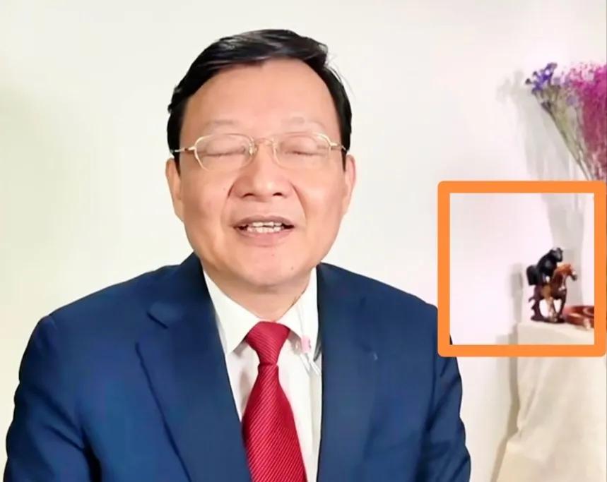 牛市来了！股市才涨一天，李大霄视频背景换成了“牛骑马”，李大霄真是人才。
李大霄
