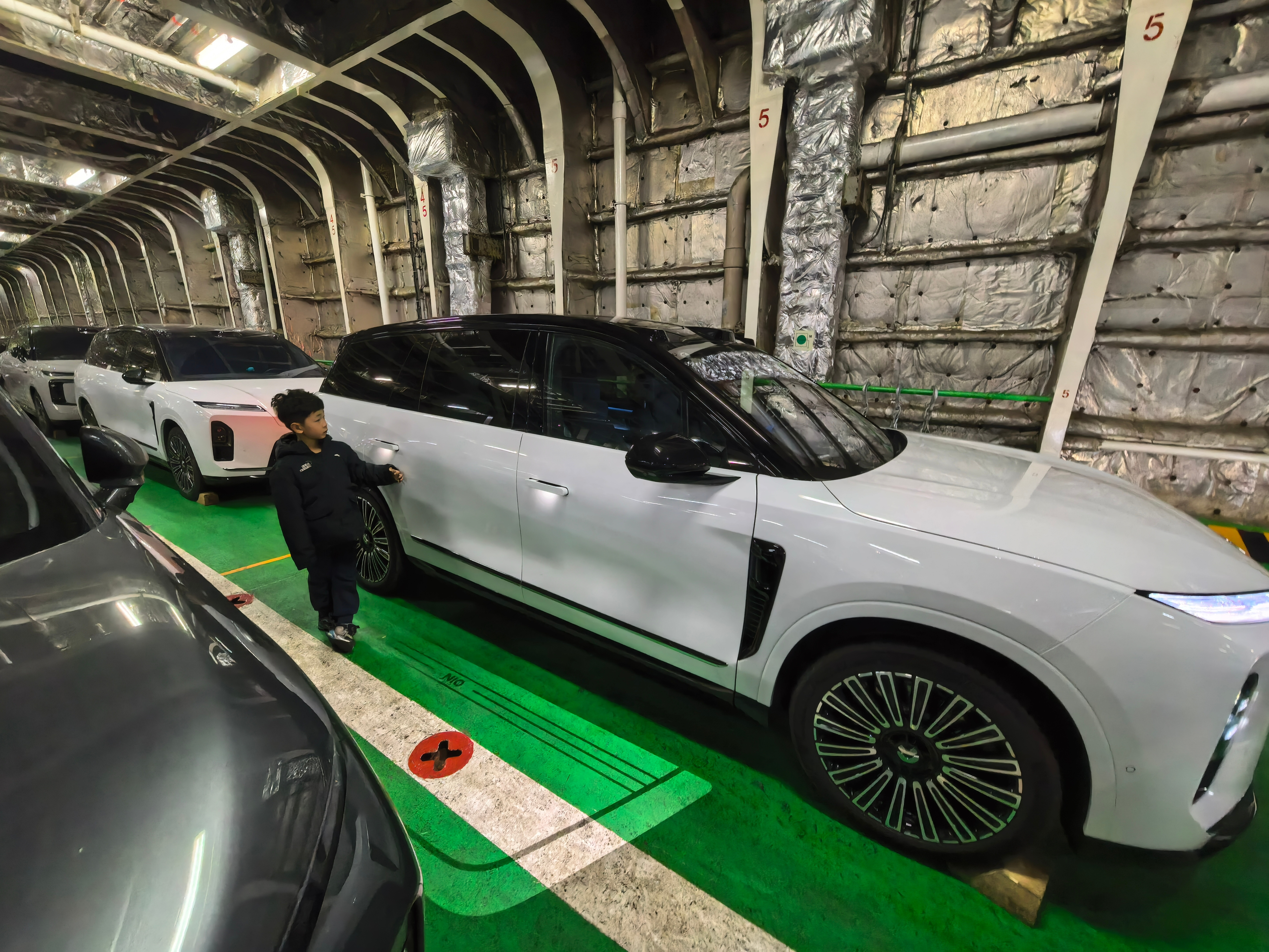 ES8 现在卖的确实好而且明显感觉这两个月交付也跟上了这一趟运输船，三台新款 3