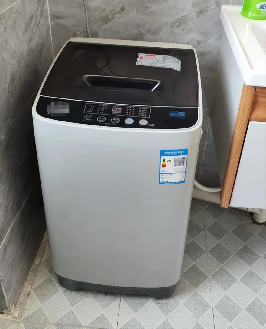 换过3台洗衣机我悟了：洗衣机坚持“3不买”，都是踩坑得来的教训
 
洗衣机是家里
