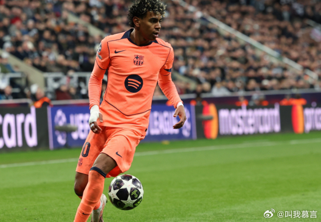 3月13日讯 《阿斯报》报道，亚马尔和埃里克·加西亚都参加了巴萨的训练。对于弗里