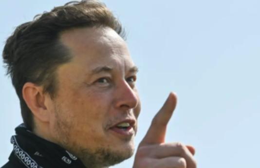 现在美国欠的钱已经突破38万亿美元了，平摊到每个美国人头上，差不多要11万美元。