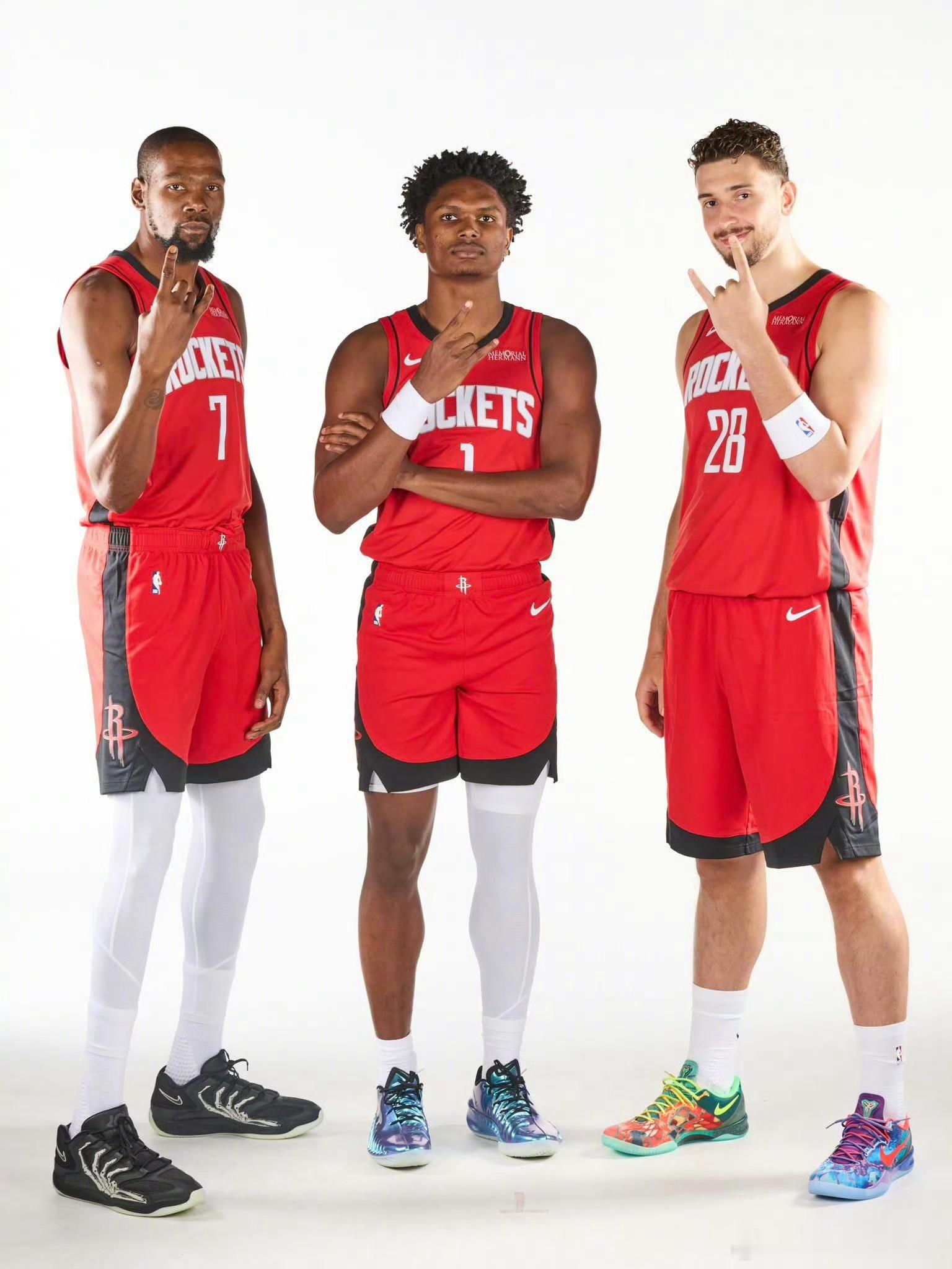 据姚明透露，火箭队将在2026年再次参加NBA中国赛！火箭队上次来中国打季前赛为