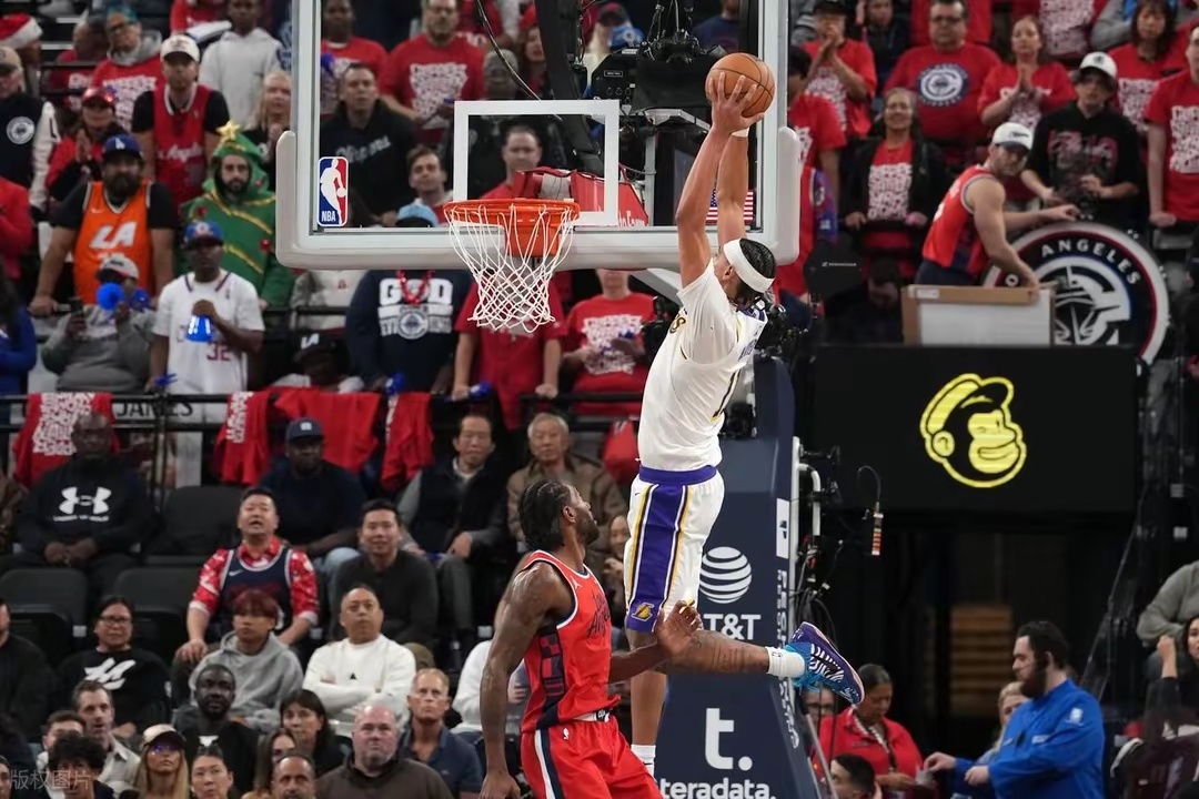 梦回巅峰！伦纳德+哈登合砍53分 詹皇36分湖人不敌快船NBA湖人东契奇 北京时