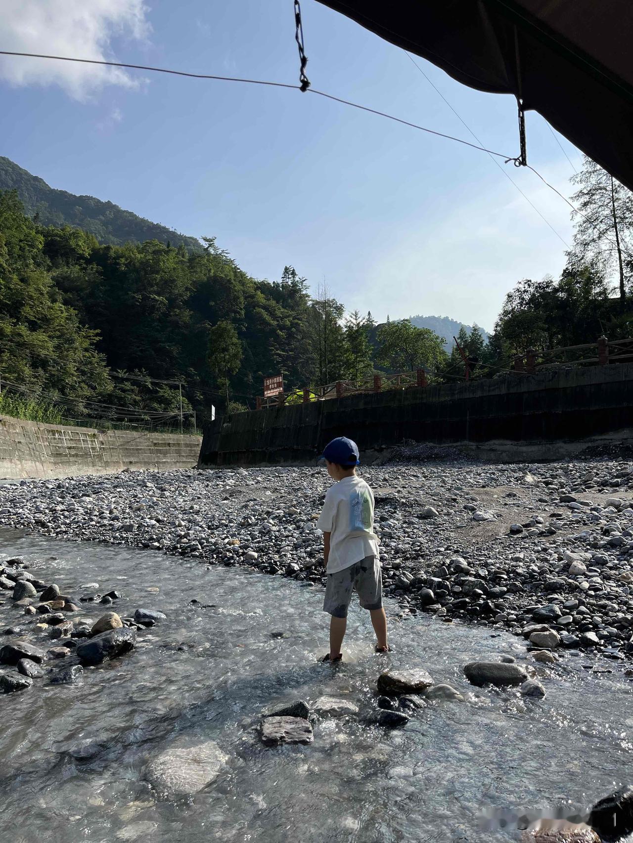 秋日生活打卡季这边的小溪流很好玩