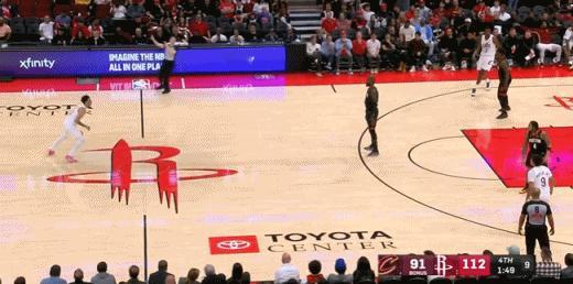 突破打板上篮~！ 