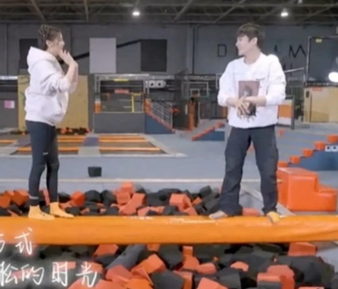 侯明昊还没有杨超越高呢，每次一提身高粉丝就跳脚，真的很在意了