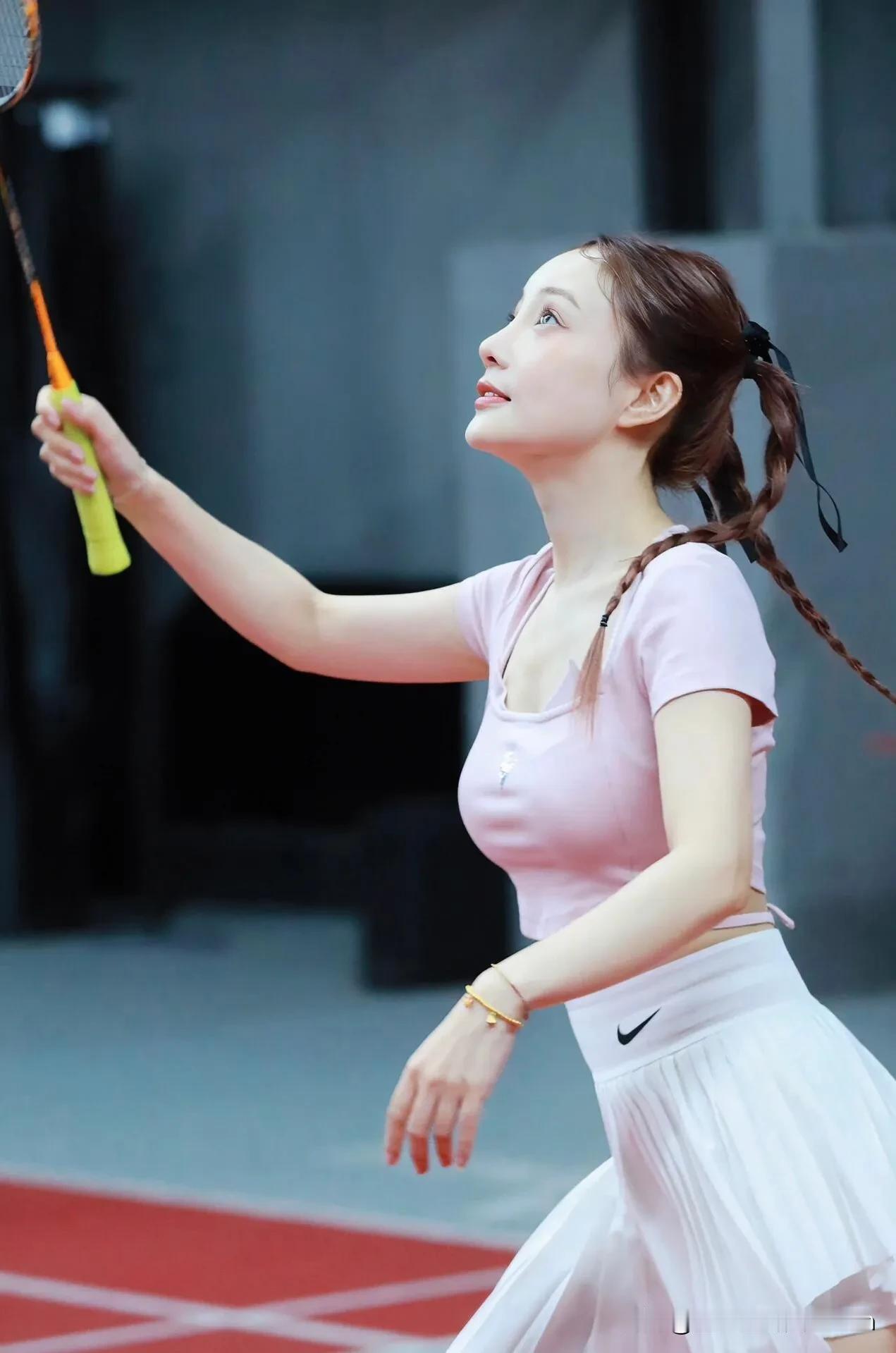 你觉得李小璐羽毛球技术如何呢？