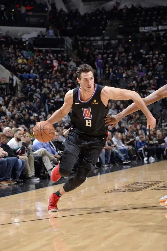 加里纳利正式宣布拒绝快船加盟雄鹿，你嫌弃他老，他还嫌你没竞争力，快船老板鲍尔默信