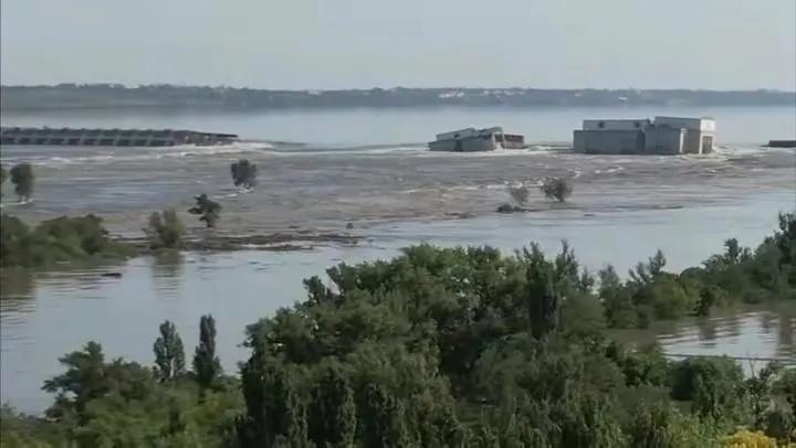 关于卡霍夫卡大坝被炸，难得西方媒体没有完全偏袒乌克兰，欧美政府发言人称目前不确定