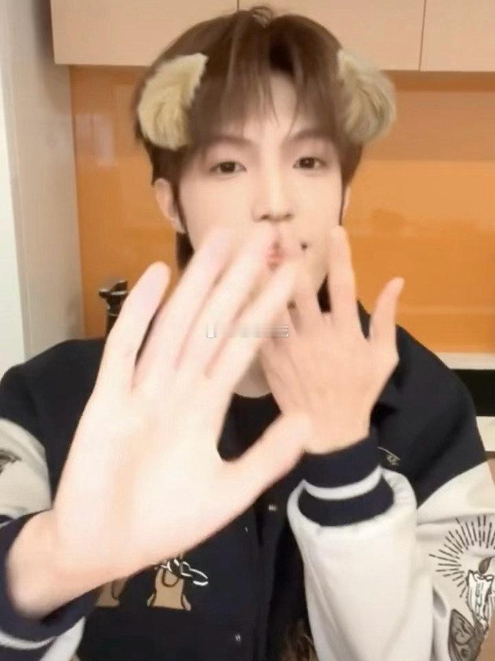 张泽禹清唱十二月的奇迹张泽禹生唱十二月的奇迹被张泽禹清唱的《十二月的奇迹》狠狠拿