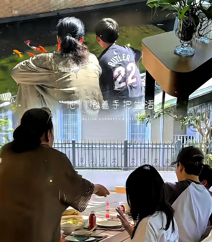世间最动人的治愈瞬间，莫过于久别重逢的祖孙团圆。历经漫长期盼，玥儿与箖箖终于登门
