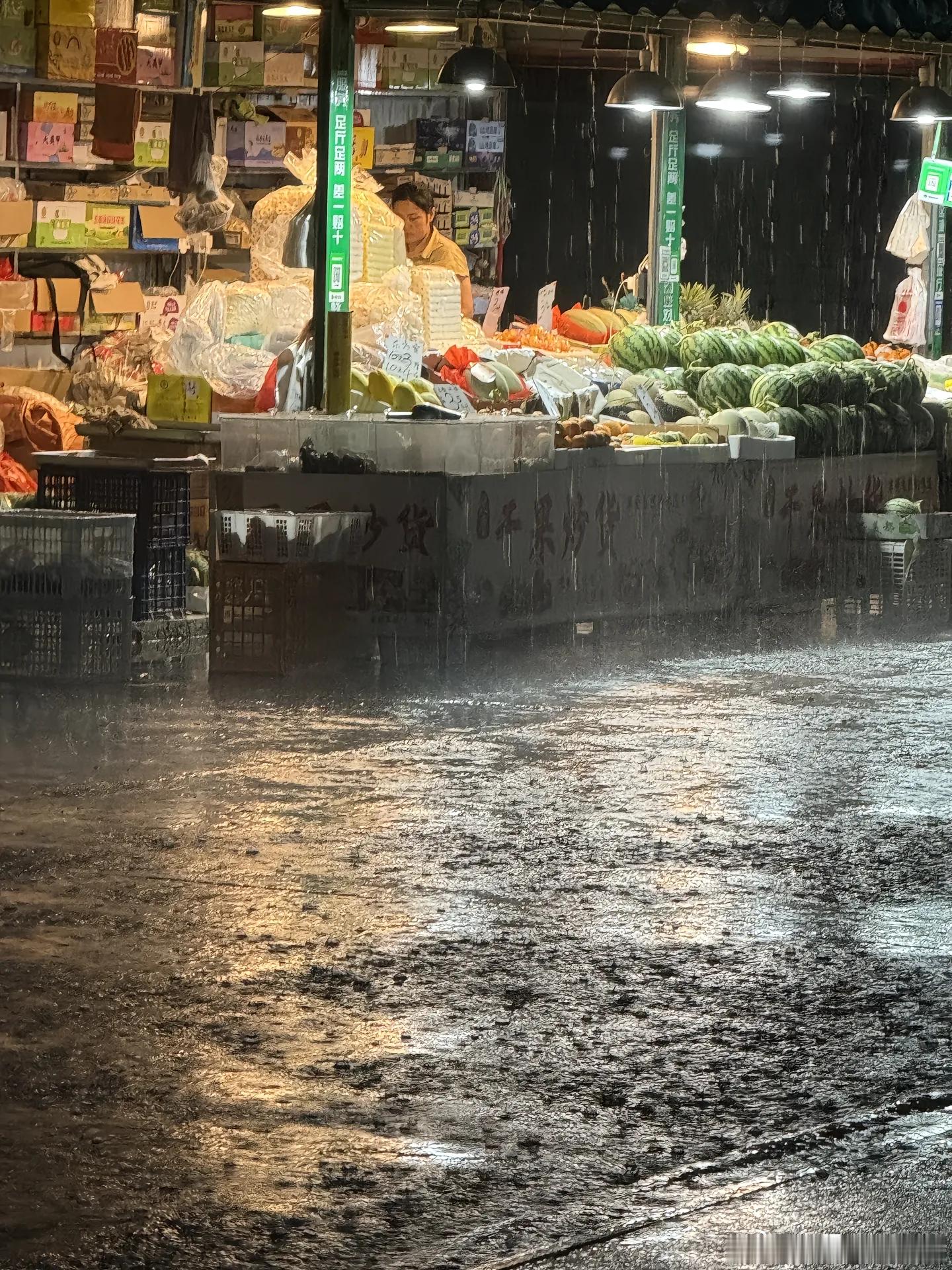 任何时候都不要期待改变别人，就像下雨你可以选择打伞或者打车，唯独不能跟雨较劲。向