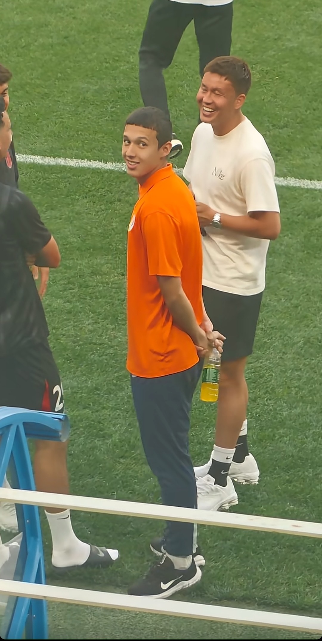 这个小依木兰快赶上褒姒啦，见他笑一次真不容易 