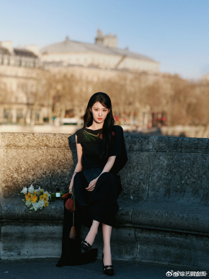 王楚然嘉人五月刊王楚然嘉人五月刊封面雕推封 + 嘉人五月刊，王楚然这波太有排面，