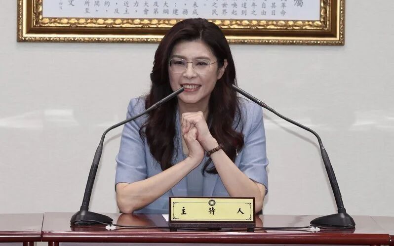 郑丽文率团来访凡是认同九二共识，认同自己是中国人的都欢迎来大陆参访。和平统一，是