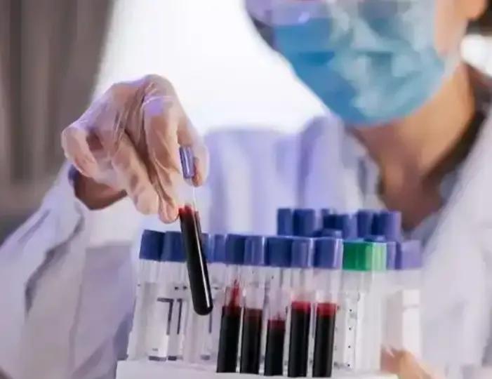 为什么一看病就要抽血？医生透露：抽出来的血最终去了哪里？
 
  一、看病必抽血