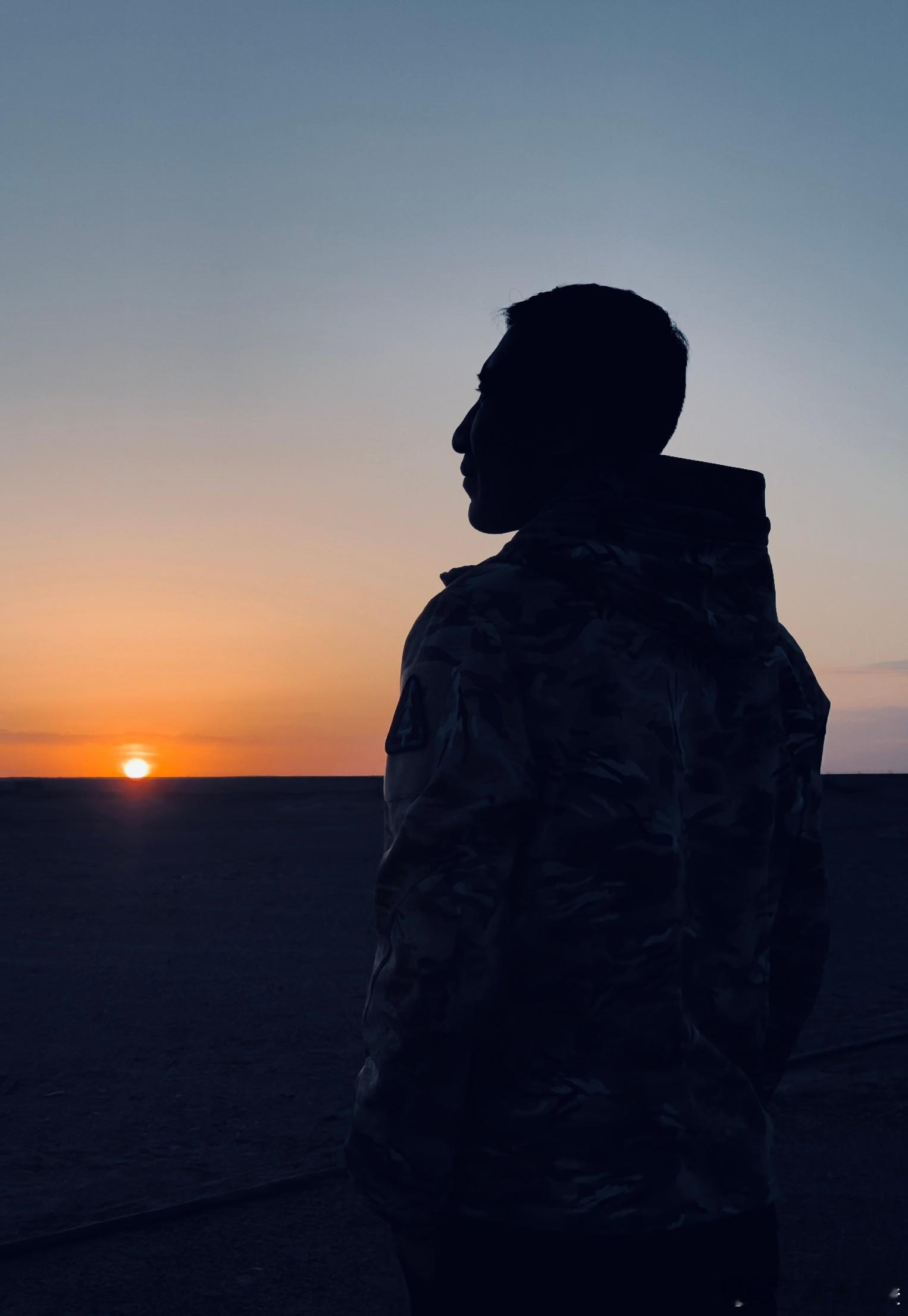 在各自的生活里过关斩将，却又笃定地知道有人牵挂着自己，便是最好的友情。好梦~~~