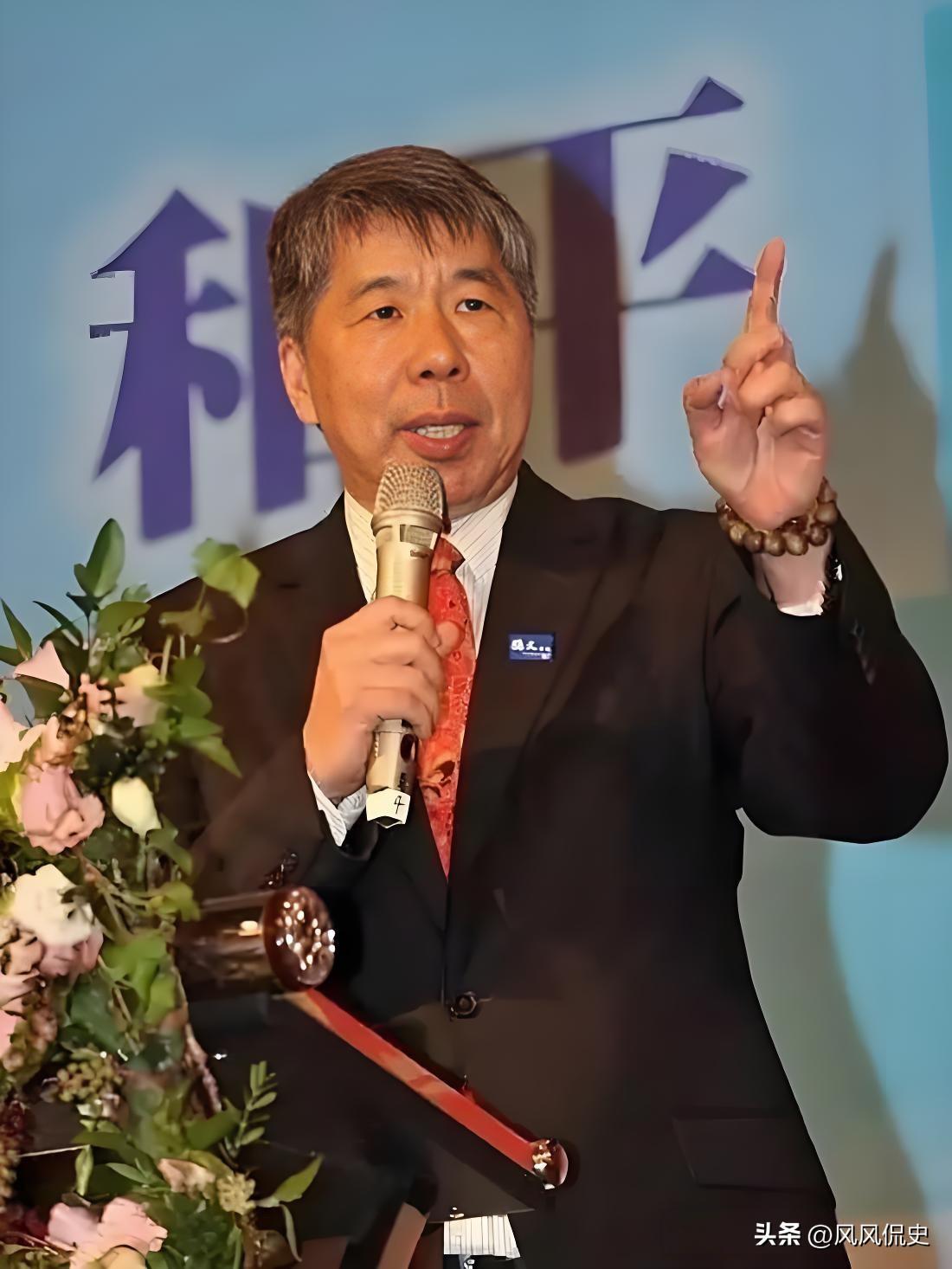 张亚中曾说：国民党有四种，第一是美国国民党，代表人物是朱立伦。主张亲美，一切都从