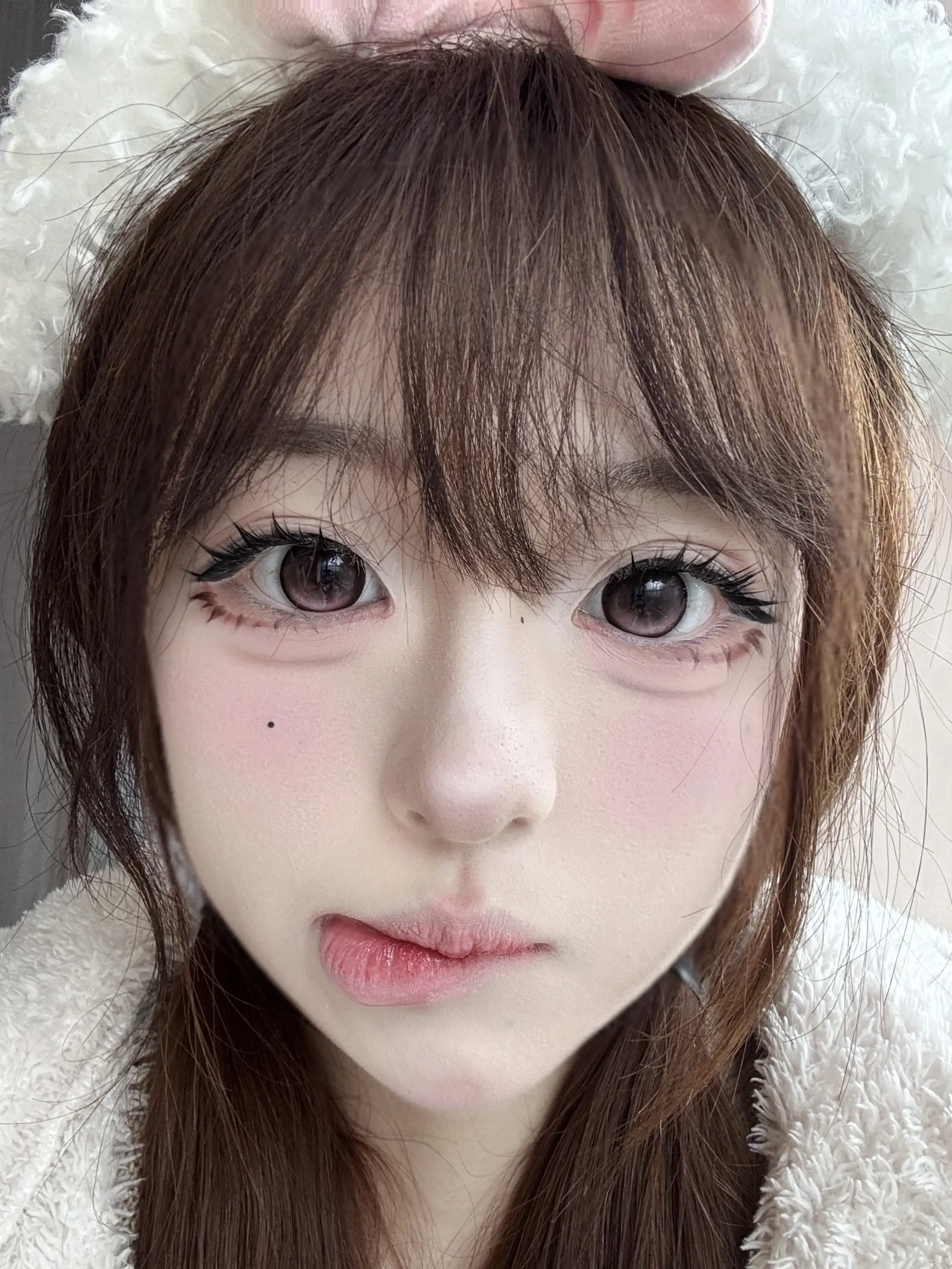 我就是在装萌！你能把我怎么样呀，不可爱吗(?´•ω•｀)え？