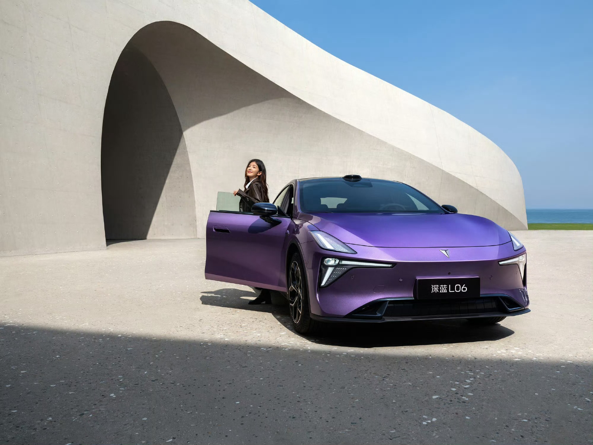 深蓝L06入门满配预售价13.99万13.99万的入门价就标配激光雷达与3纳米芯