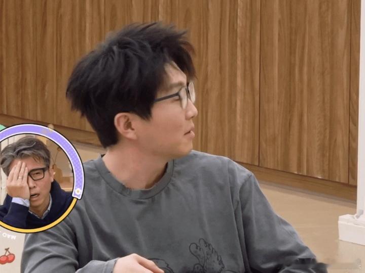 李乃文近视老花还散光李乃文眼镜没有镜片毛雪汪 你们觉得艺人日常穿搭的小配饰，是否