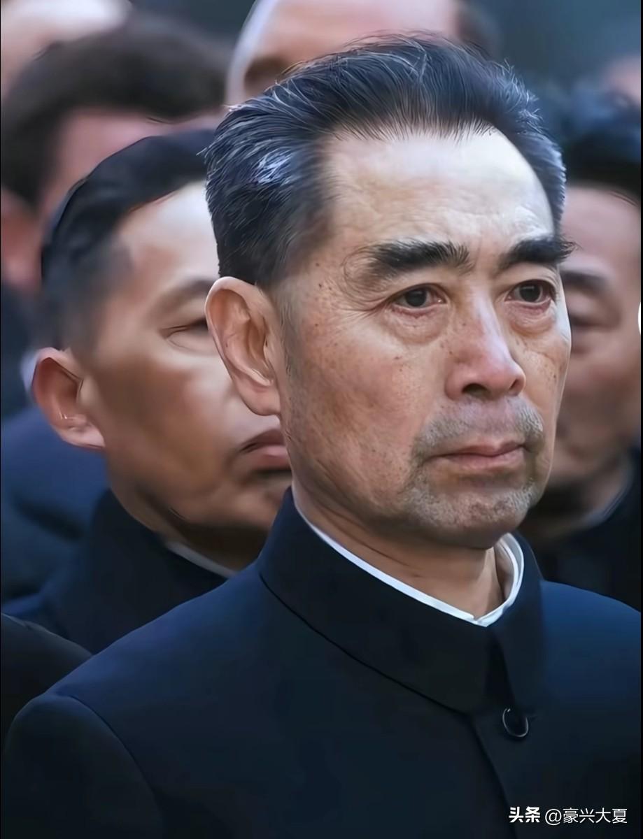 致敬缅怀周总理！
毛主席给周总理的评价，他说周恩来有三个优点：
第一个优点：是做