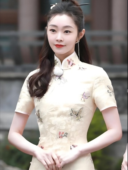 疑似业内人士爆料宋轶又是业内人士，凭空就来造谣，美女这是被做局了吧！现在几个字连