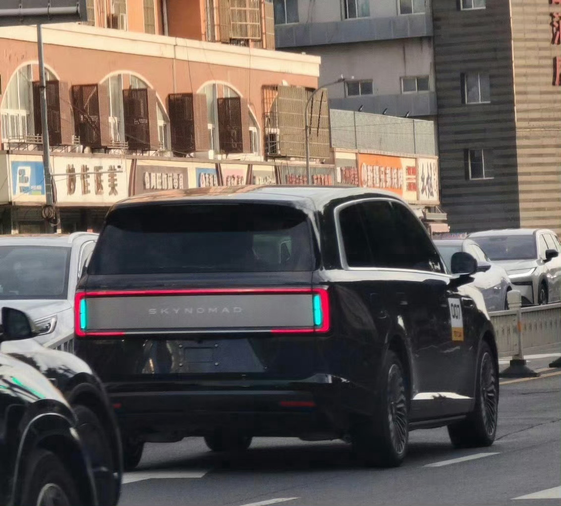 小米澎程无伪装实车曝光 咋说呢？正面和侧面平平无奇车屁股一言难尽说好的“颜值好看