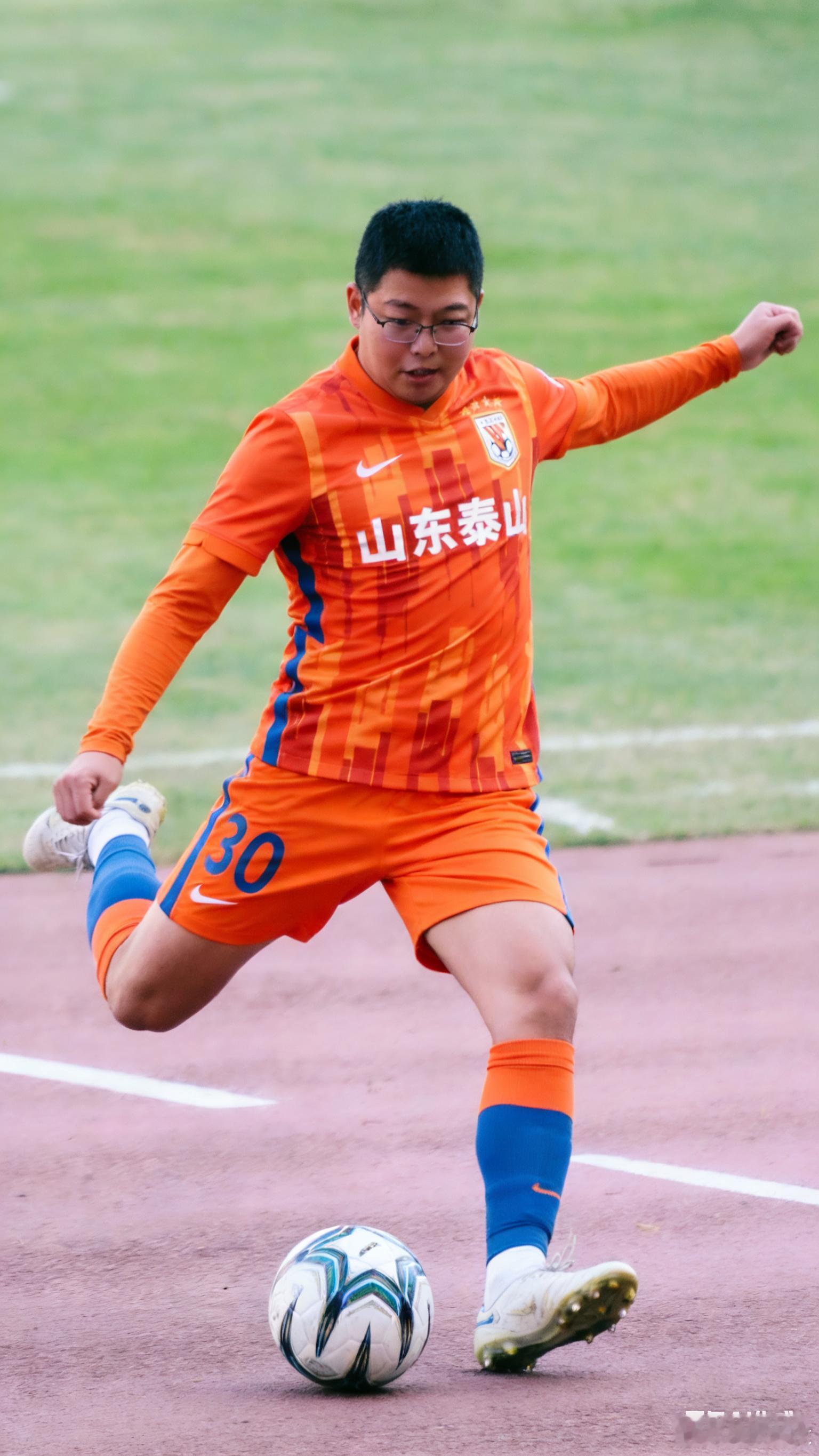 马年接福发博接整年福气，一马当先迎好运！祝福大家马年快乐，新一年，我和泰安日报社