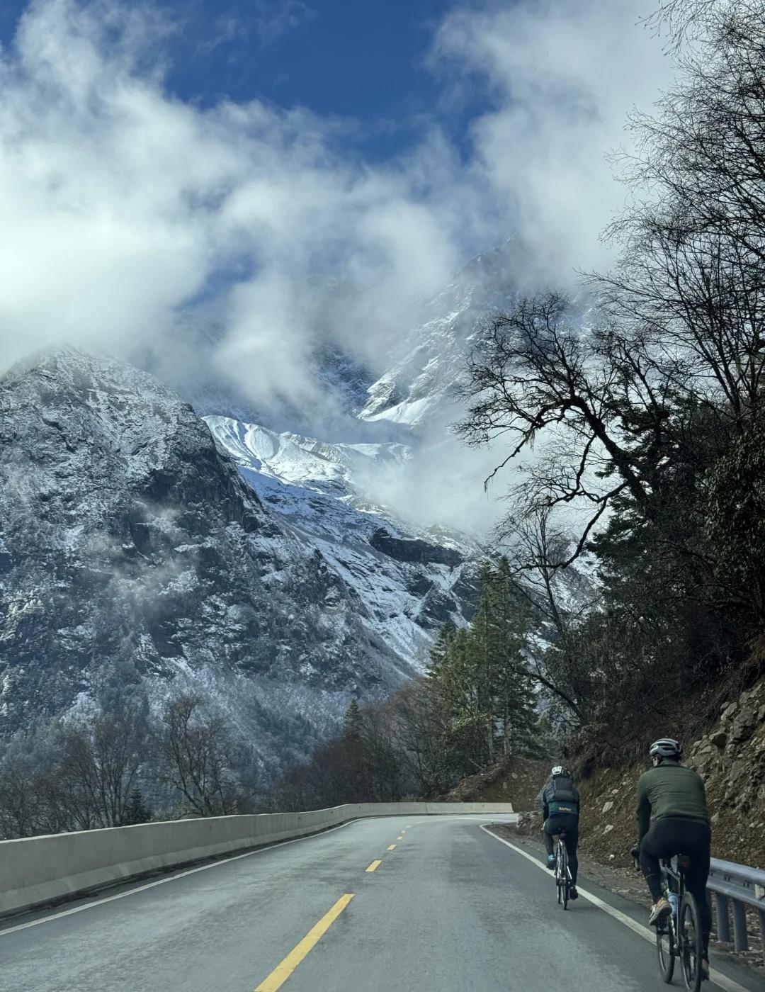 理小路｜美是真的美，堵也是真的堵
建议错峰来，尤其是错开最近的周末和秋假！
平时