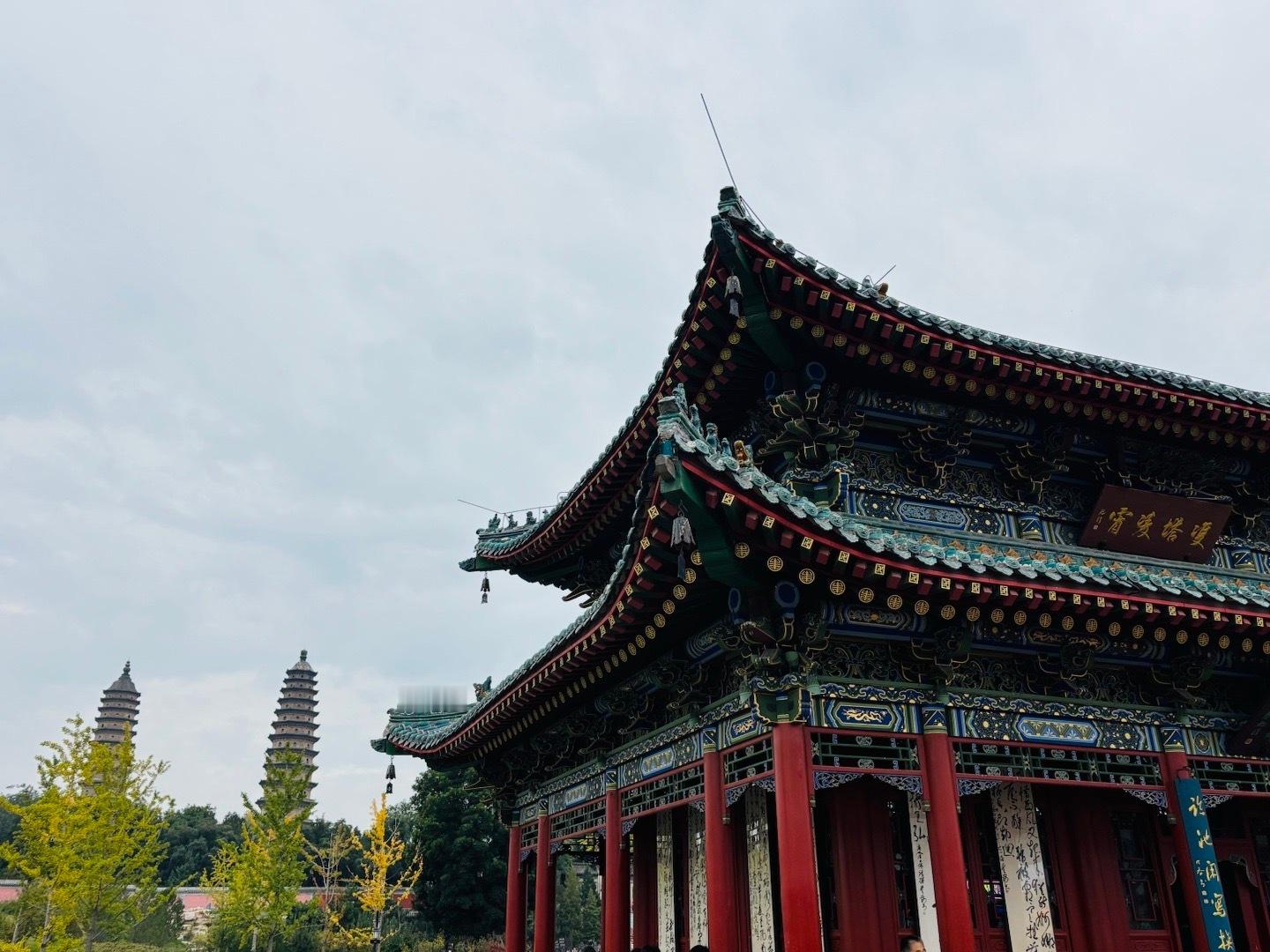 双塔山，又叫永柞寺，凌霄双塔，明朝石砖塔，太原市中心（相当于天津和平区），古建筑
