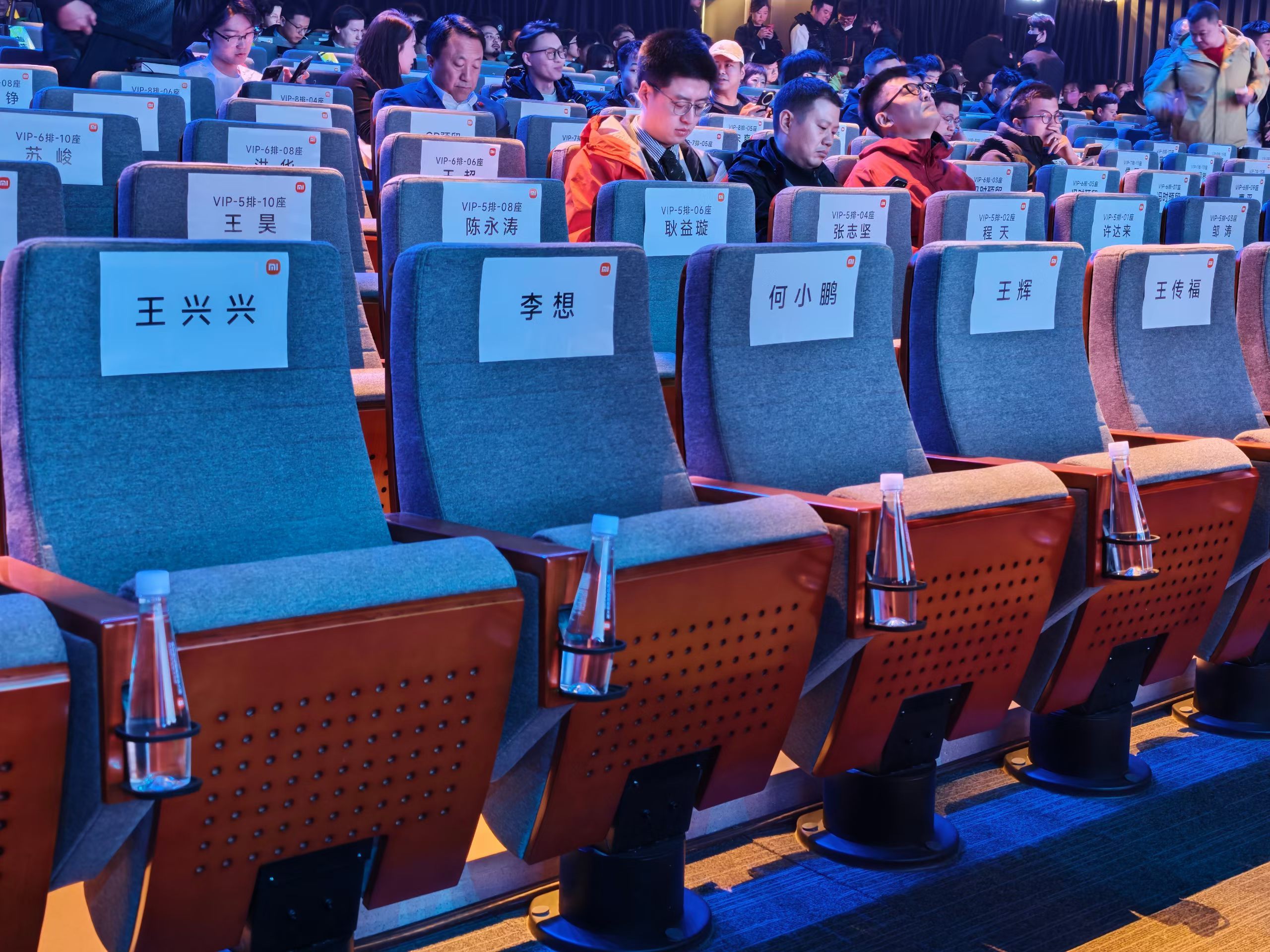 王传福，王兴兴，李想，何小鹏，出现在雷军小米SU7发布会现场。百家车坛小米su7