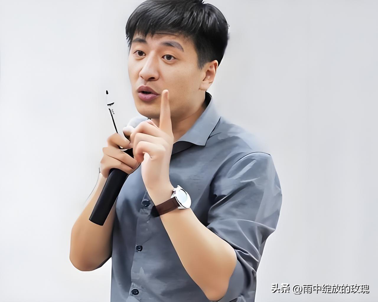 张雪峰为什么能受欢迎?张雪峰接地气、讲实在话，不说虚的，句句都说到普通家长和学生