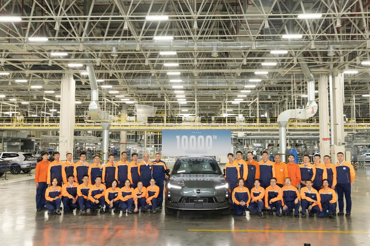 豪华超混SUV市场迎来“搅局者”！沃尔沃宣布沃尔沃全新XC70第10000台整车