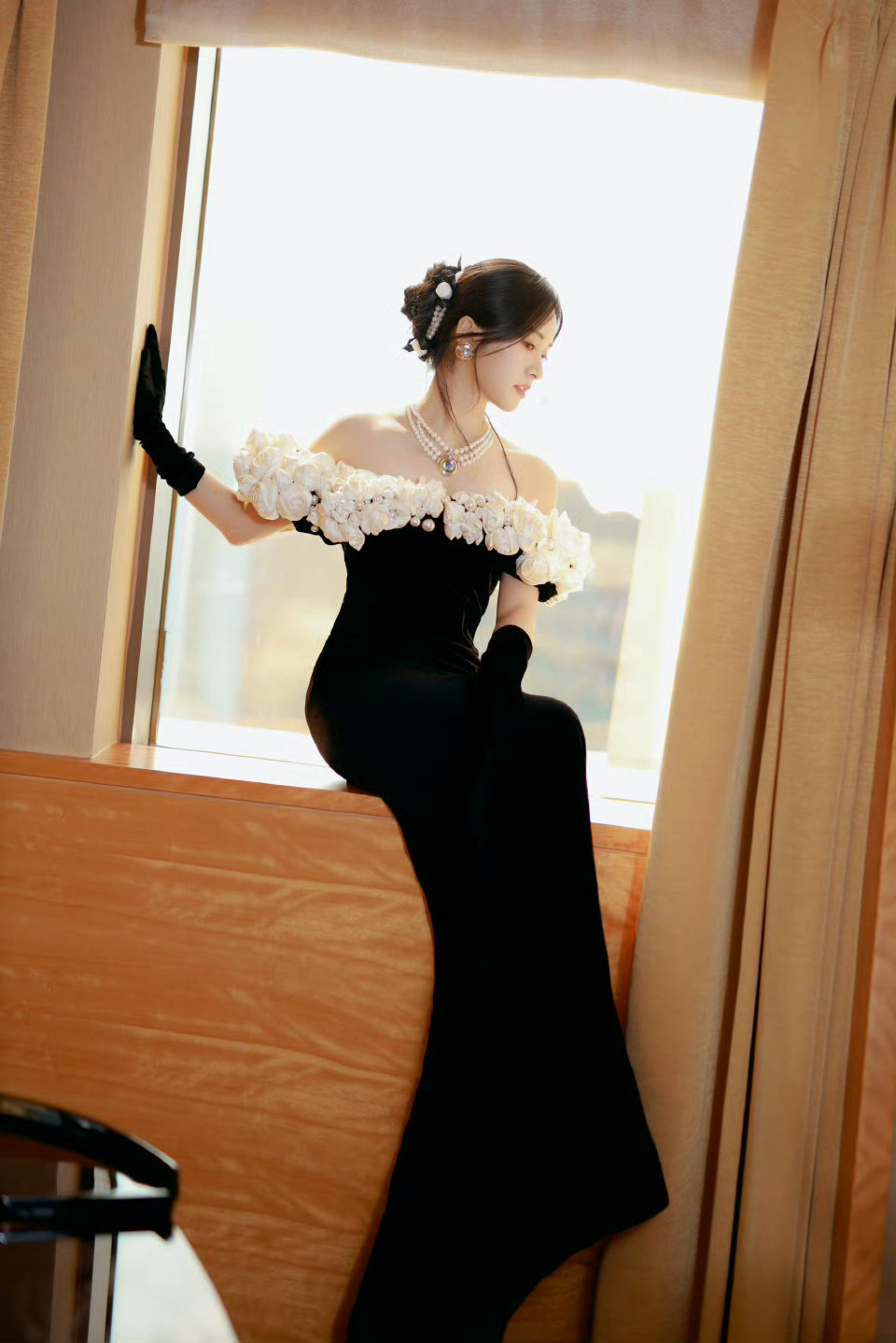 沈月百花鱼尾裙沈月尖叫之夜出图了 我的天呐 沈月百花鱼尾裙好美呀 ！！沈月