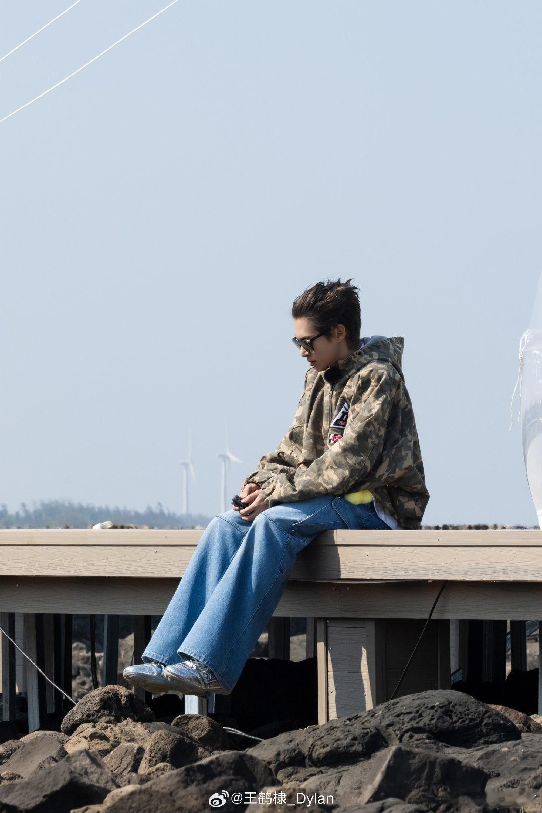 王鹤棣的周末派对伴手礼王鹤棣伴手礼要拎成高低肩了  王鹤棣的待客方式简单直接，周
