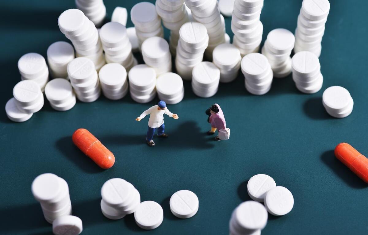 为什么发现了斑块，不要急着吃他汀？

颈动脉斑块主要与年龄相关，在五六十岁以上的